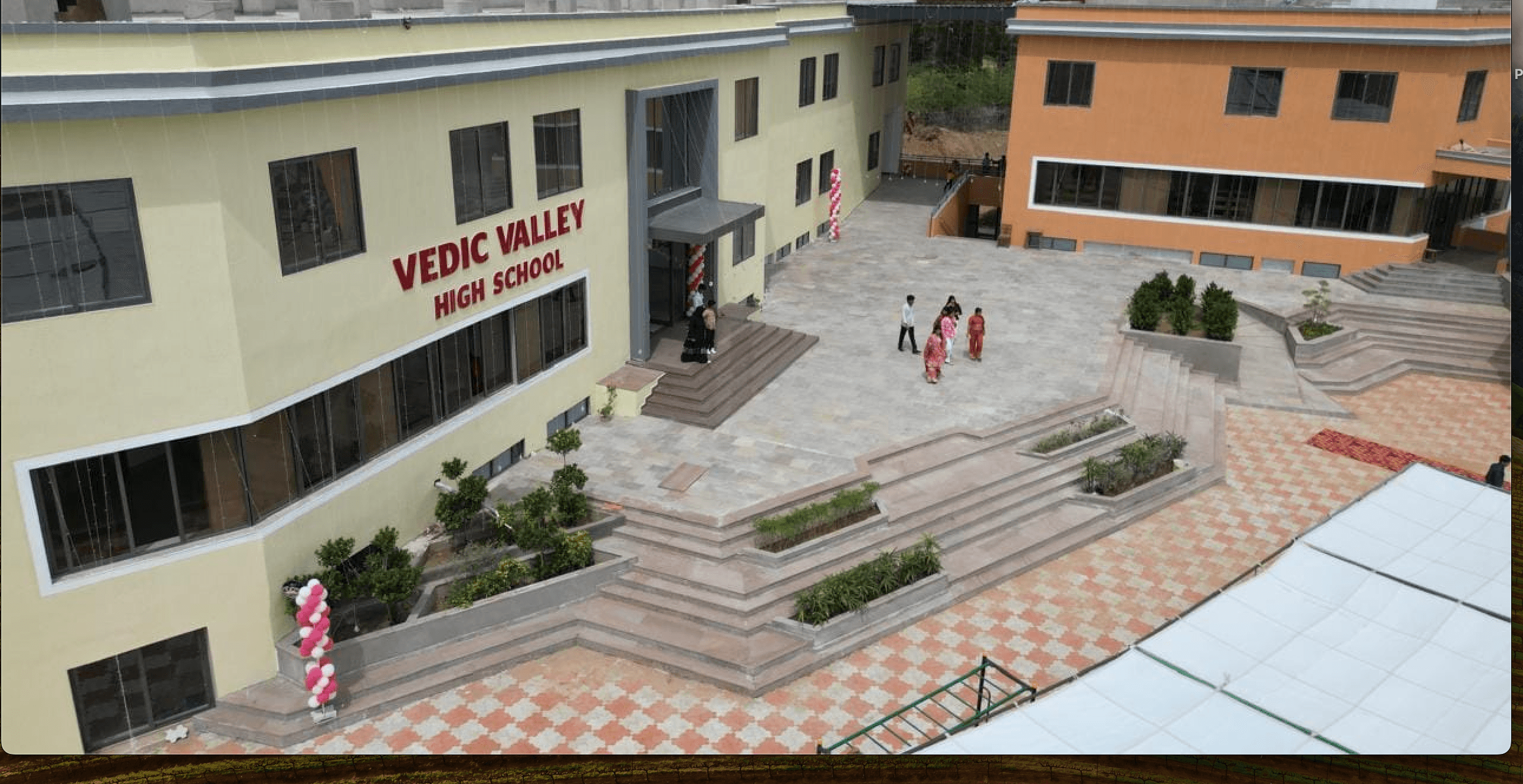 Campus Courtyard & Architecture